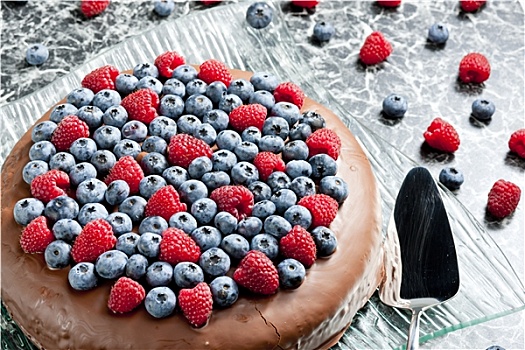 巧克力蛋糕,树莓,蓝莓