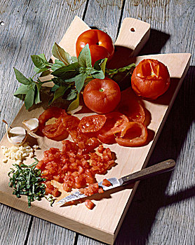 切块,西红柿,茄子,生牛肉片