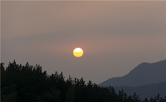 长沙浏阳湖洋梯田的日出