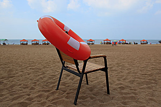 沙滩,海水,天空,椅子,救生圈