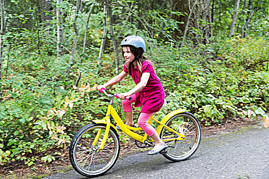 女孩,黄色,自行车,小路,三文鱼,手臂,不列颠哥伦比亚省,加拿大