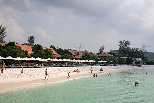 柬埔寨西哈努克市海岛上的度假沙滩