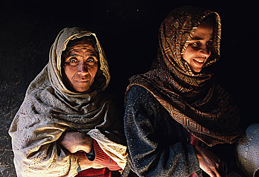 女人,等待,面包,烘制,糕点店,喀布尔,阿富汗