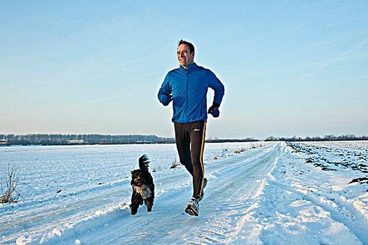 男人,慢跑,狗,雪