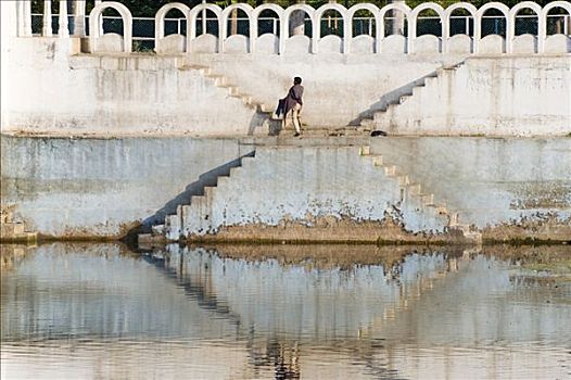 河边石梯,乌代浦尔,拉贾斯坦邦,印度,南亚