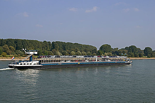 驳船,装载,汽车,驾驶,向上,莱茵河,河,北莱茵威斯特伐利亚,德国,欧洲