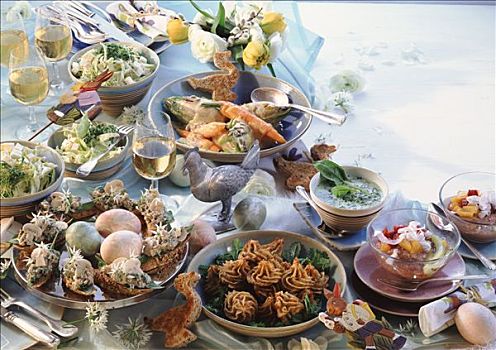 复活节菜式,土豆,药草,玫瑰形饰物,菊苣,脆皮焦层