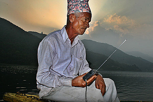 尼泊尔,波卡拉,政治,不平衡,旅游,一个,冲积,收入,船夫,费瓦湖,时间,听,无线电,残留