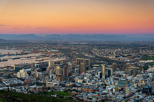 南非立法首都开普敦的城市风光