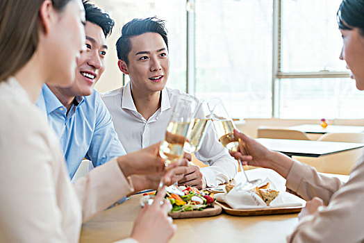 商務人士聚餐