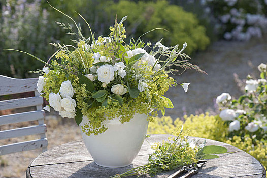 绿色,白色,花束,花园桌,羽衣草属,粉色