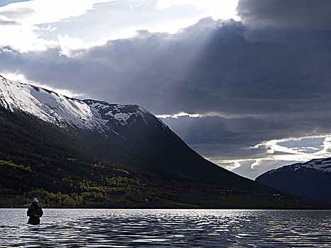 挪威,尤通黑门山,山,河,男人,钓鱼,斯堪的纳维亚,风景,孤单,序列,垂钓,休闲,爱好,运动,鱼竿,水,站立
