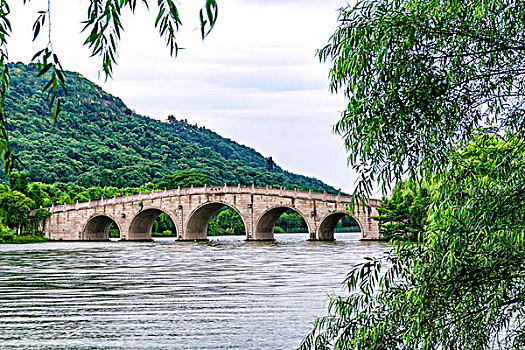 园林景观跨湖桥