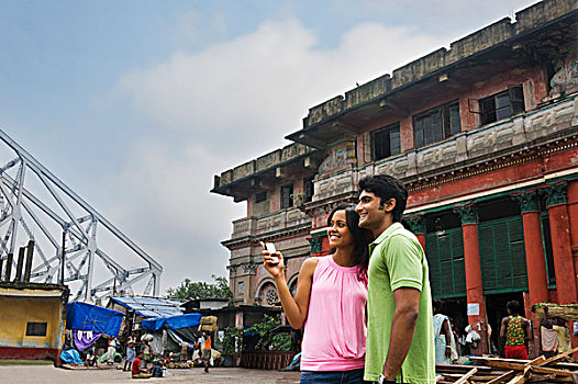 伴侣,站立,城市,桥,背景,加尔各答,西孟加拉,印度
