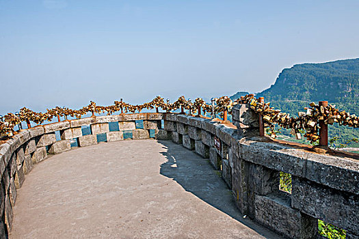 重庆綦江古剑山净音寺上寺阳桥与舍身崖