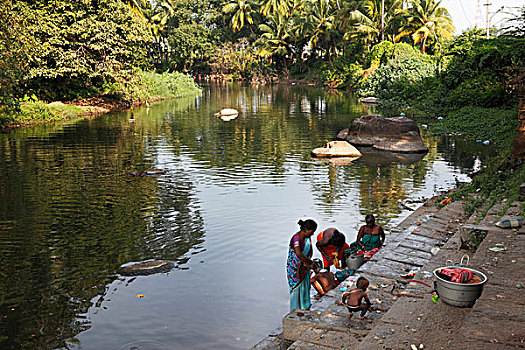 女人,洗,衣服,河,泰米尔纳德邦,印度南部,印度,亚洲
