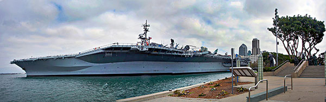 圣地亚哥城军港及航空母舰