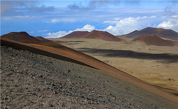 夏威夷的火山碎屑岩彩丘