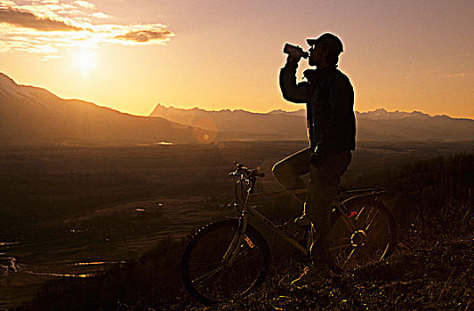山地车手,日落,山谷,不列颠哥伦比亚省,加拿大