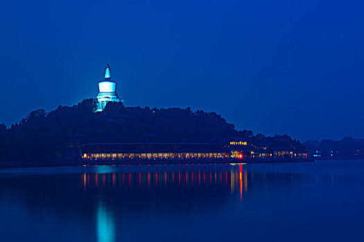 北京北海公园夜景