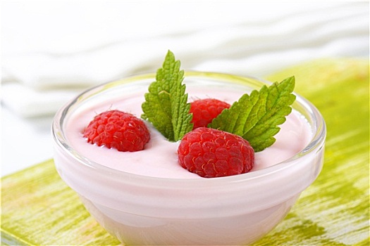 碗,树莓酸奶
