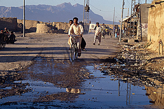 巴基斯坦,男人,骑自行车,街道,靠近,城市,旁遮普,省