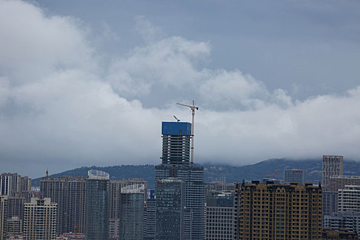 8号台风,巴威,威力巨大,暴雨大风轮番袭击下的城市