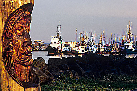脸,雕刻,木,捕鱼,码头,背景,坎贝尔河,温哥华岛,不列颠哥伦比亚省,加拿大