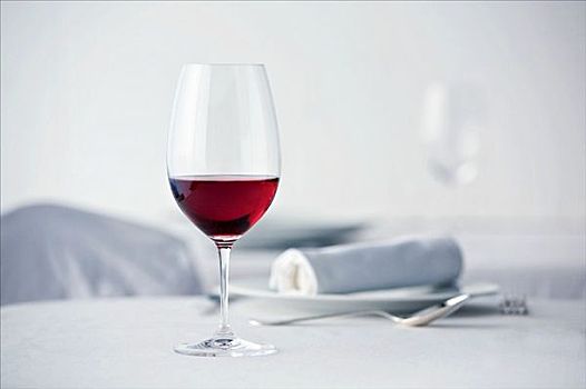 红酒杯,桌上,白色