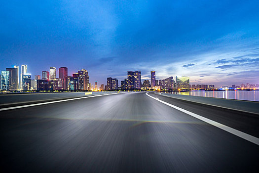 高速公路,城市天际线