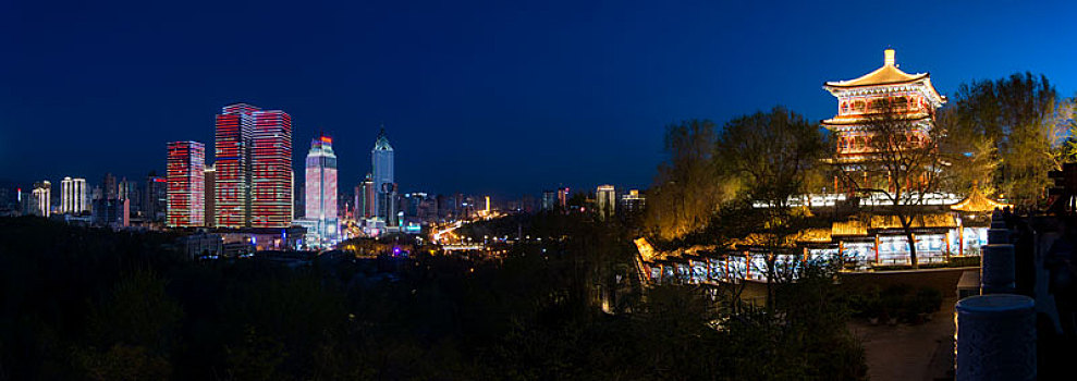 红山公园观景台拍摄乌鲁木齐时代广场cbd夜景