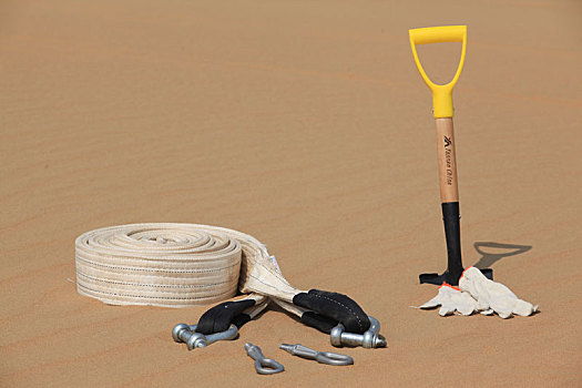 沙漠里的救援工具