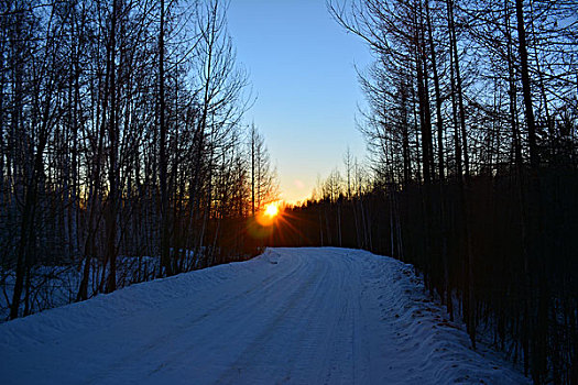 黑龙江漠河北极村夕阳