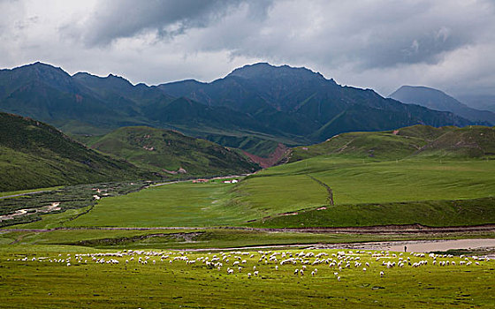 山丹县祁连山风光