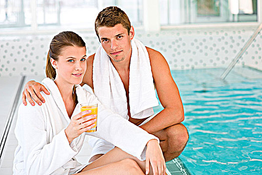 年轻,运动,伴侣,放松,游泳池,豪华酒店