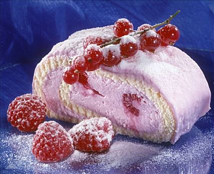块,树莓,海绵蛋糕卷