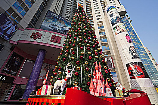 上海徐家汇的汇金百货的圣诞装饰