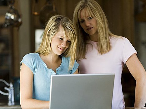 女青年,母亲,工作,笔记本电脑