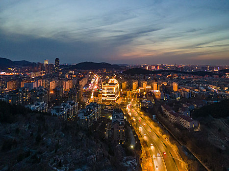 航拍济南历阳大街夜景