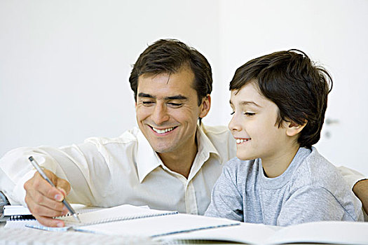 父亲,帮助,儿子,家庭作业,微笑