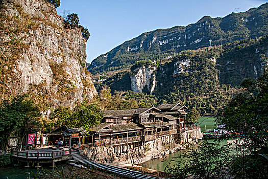 湖北夷陵长江三峡灯影峡里的,三峡人家,溪边人家