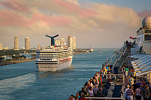 狂欢,游船,离开,港口,迈阿密,佛罗里达,美国