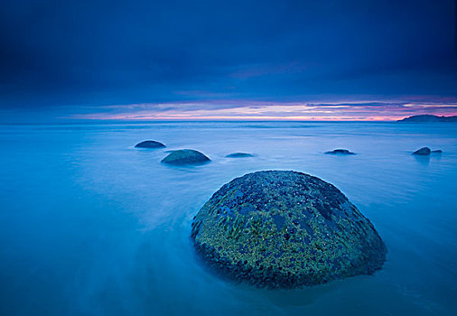 波浪,洗,上方,石头,海滩