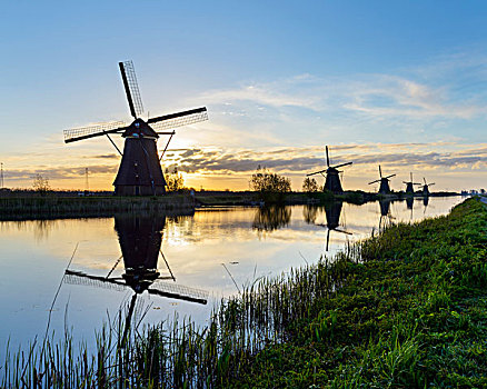 风车,日出,小孩堤防风车村,荷兰南部,荷兰