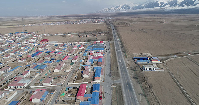 新疆巴里坤,冬天山下的诗意栖居
