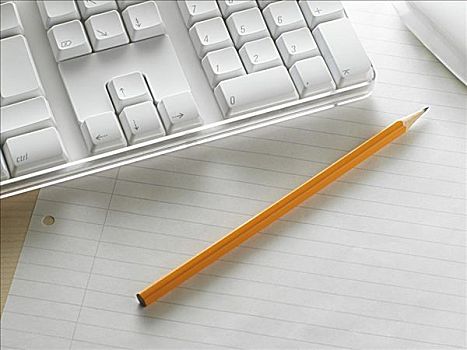 铅笔,纸,电脑键盘