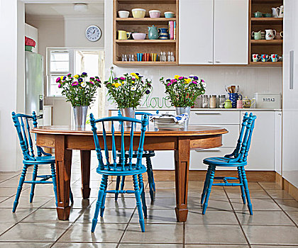 花束,金属,花瓶,餐桌,木椅,涂绘,淡蓝色