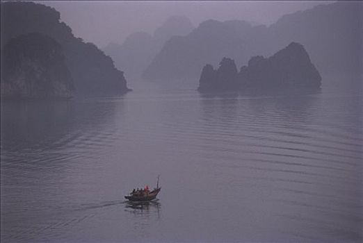越南,下龙湾,孤单,渔船,薄雾
