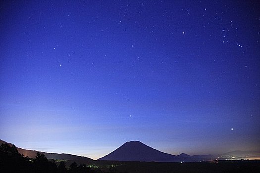 山,星空