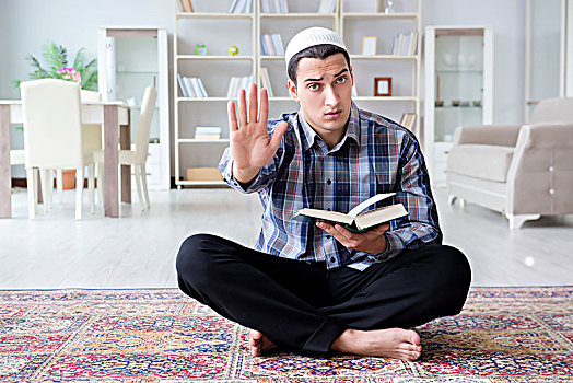 穆斯林,男人,祈祷,在家